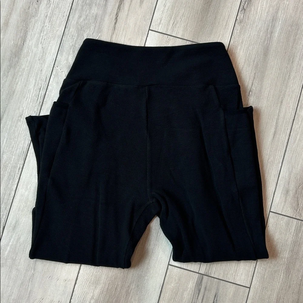 GymShark black knit cropped leggings size medium